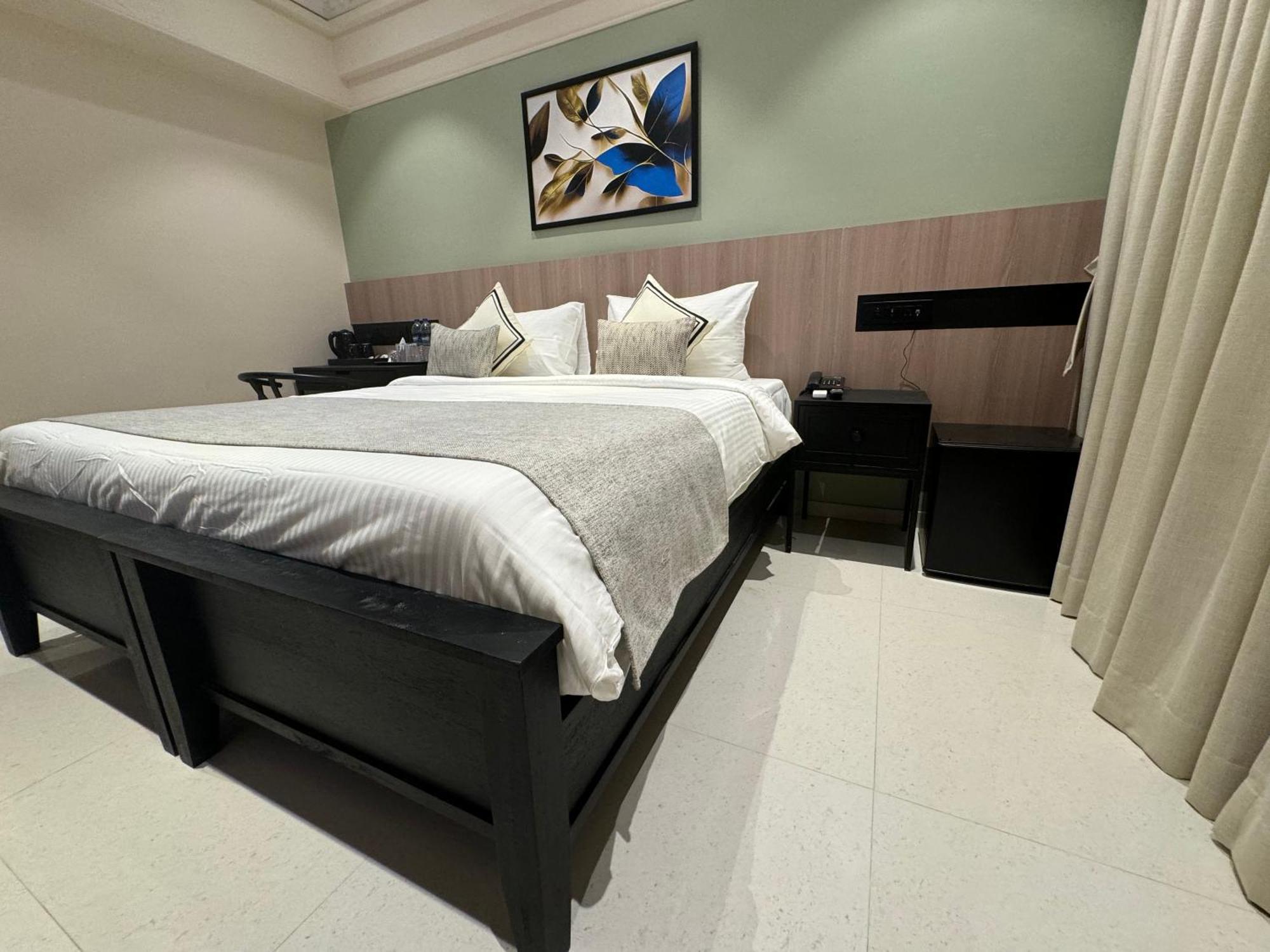 Hotel Mumbai House, Malad Екстериор снимка
